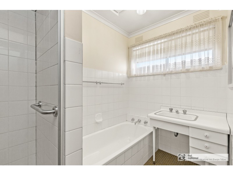 24 Dove Avenue, Altona VIC 3018