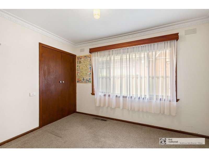 24 Dove Avenue, Altona VIC 3018