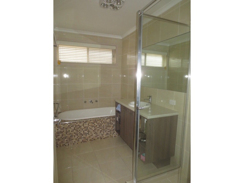3 Tatman Drive, Altona Meadows VIC 3028