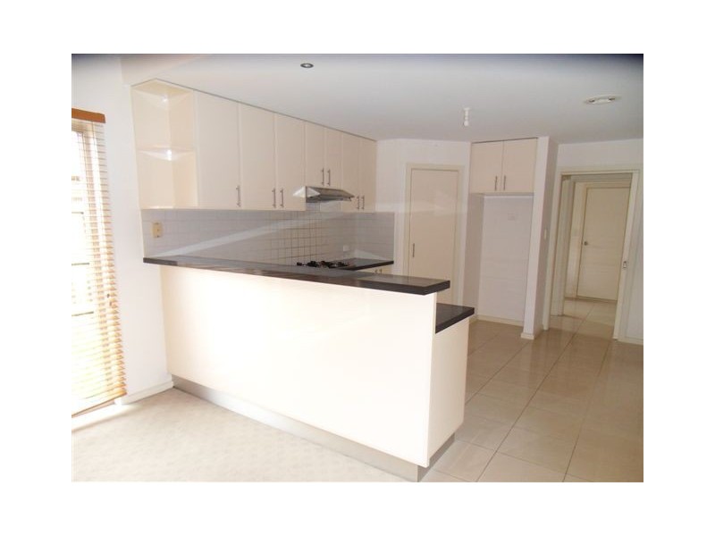 2/32 Civic Parade, Altona VIC 3018