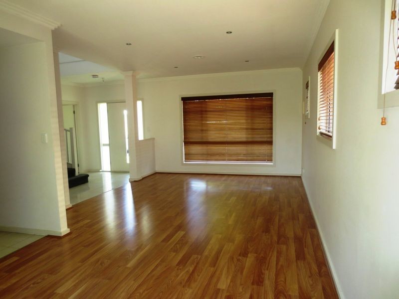 2/32 Civic Parade, Altona VIC 3018