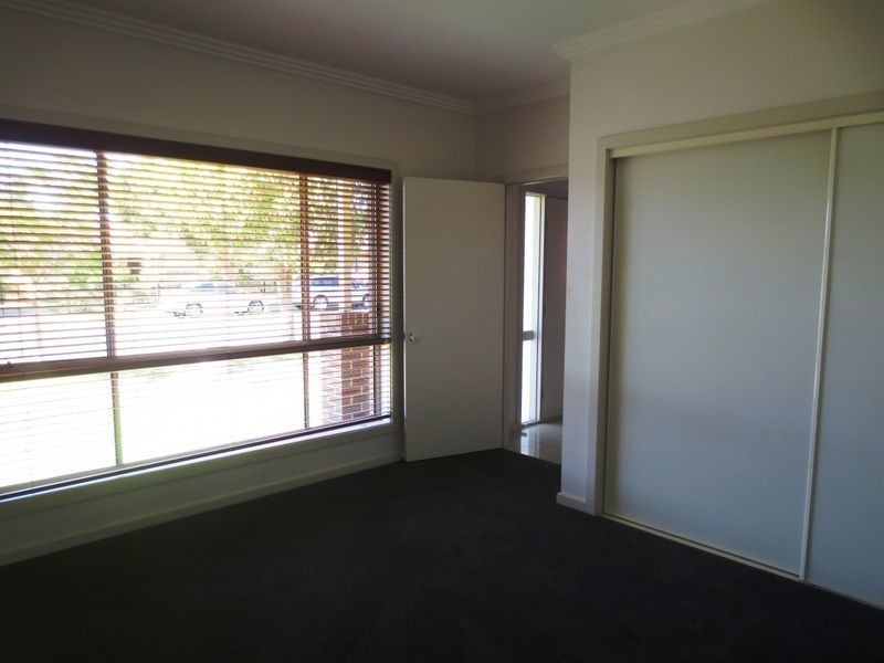 2/32 Civic Parade, Altona VIC 3018