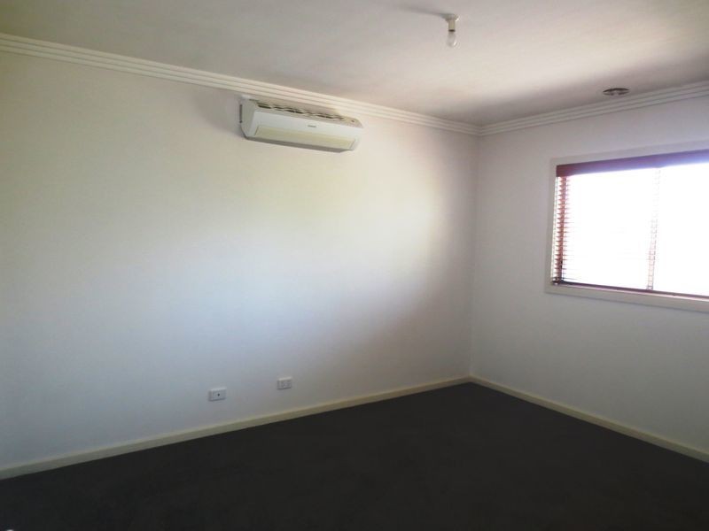 2/32 Civic Parade, Altona VIC 3018