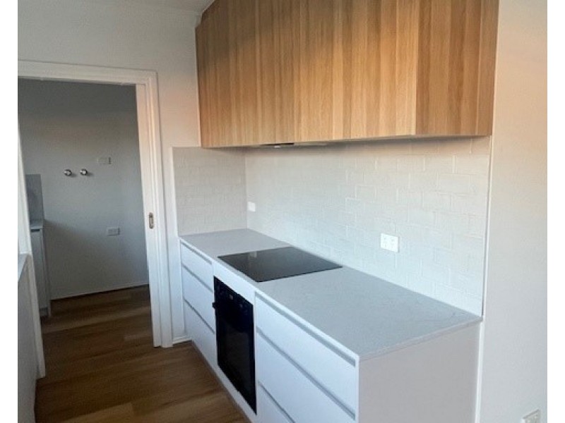 2/204 Civic Parade, Altona VIC 3018