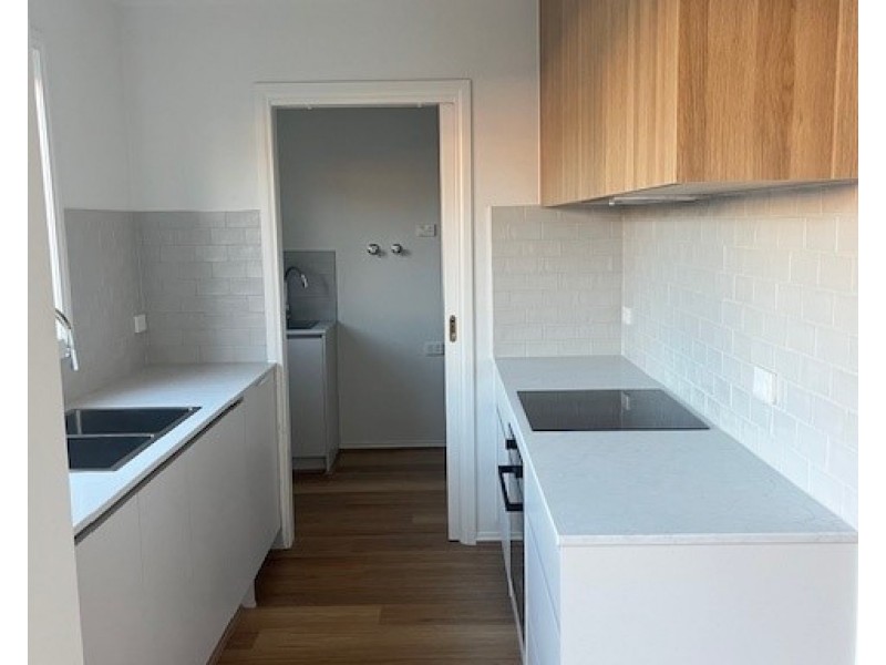 2/204 Civic Parade, Altona VIC 3018