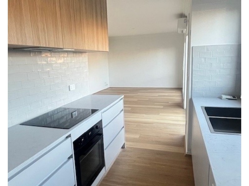 2/204 Civic Parade, Altona VIC 3018