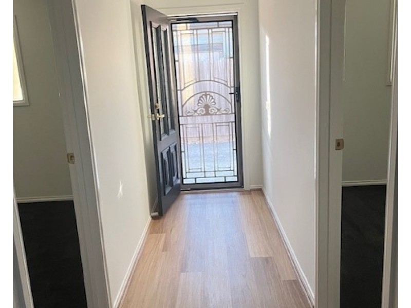 2/204 Civic Parade, Altona VIC 3018