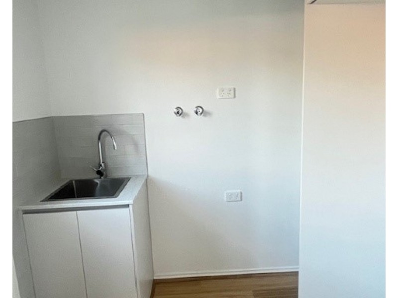 2/204 Civic Parade, Altona VIC 3018