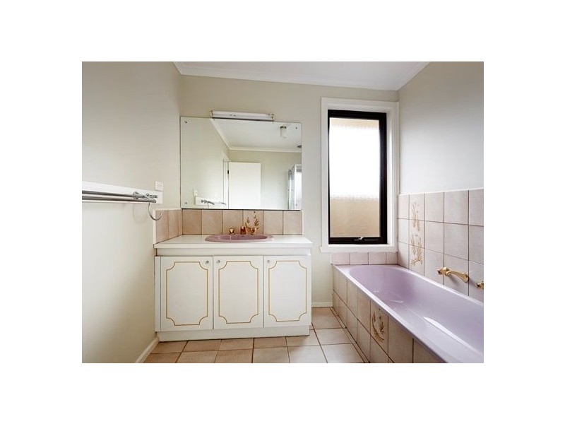 27 Lady Nelson Crescent, Altona Meadows VIC 3028