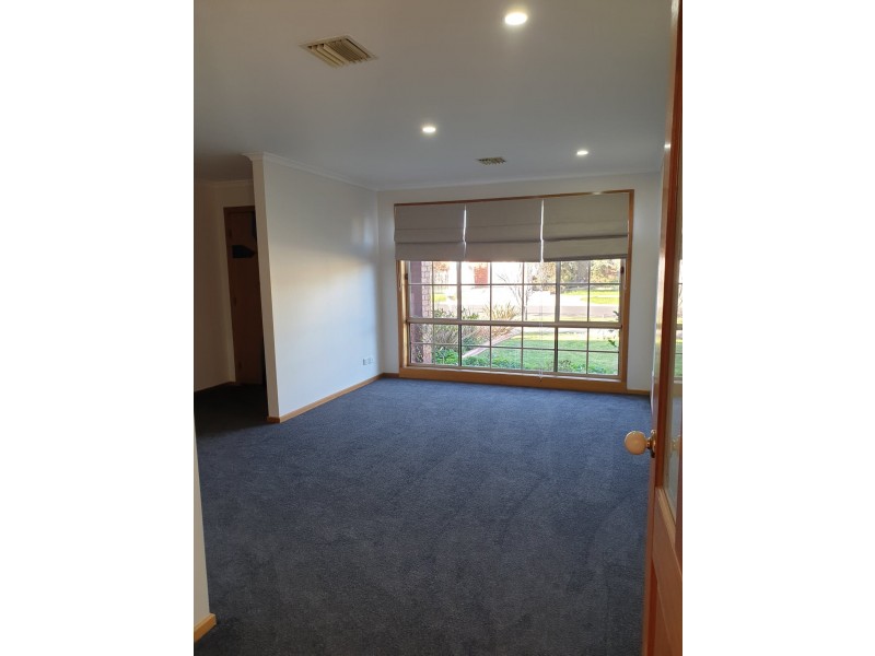 5 Pringle Place, Altona Meadows VIC 3028