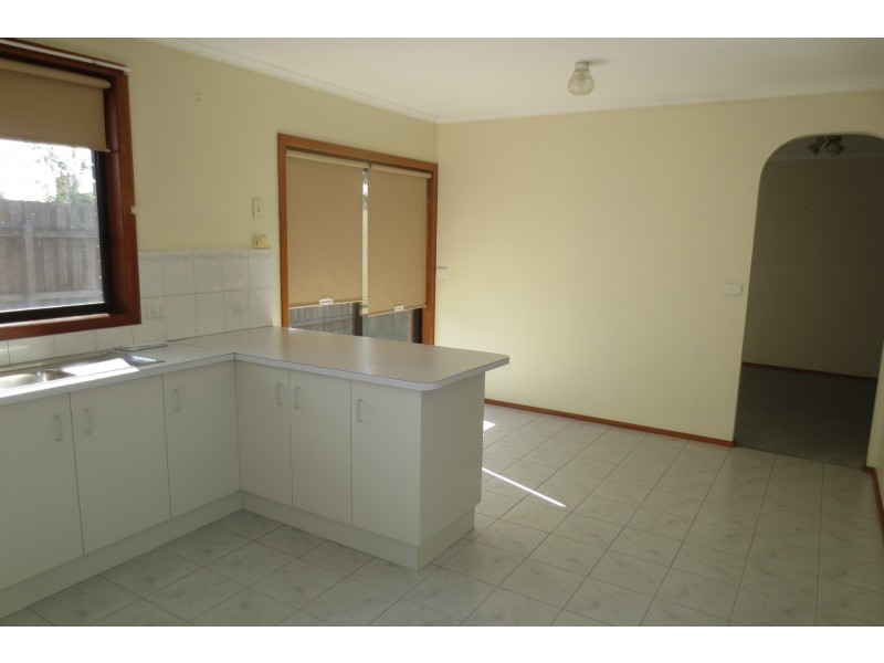 2/199 Civic Parade, Altona VIC 3018