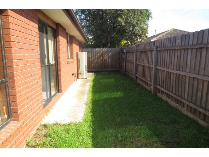 2/199 Civic Parade, Altona VIC 3018