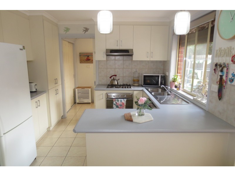 2/31 May Avenue, Altona Meadows VIC 3028