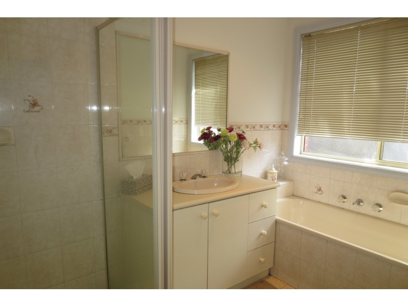 2/31 May Avenue, Altona Meadows VIC 3028