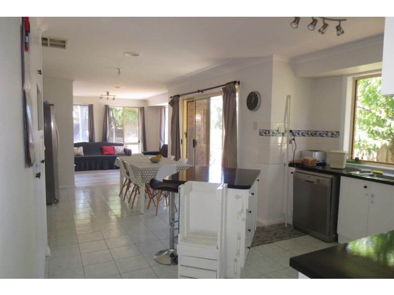 6 Nash Court, Altona Meadows VIC 3028