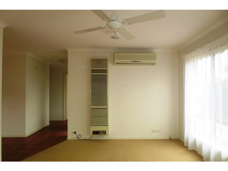 2/47 Bracken Grove, Altona VIC 3018