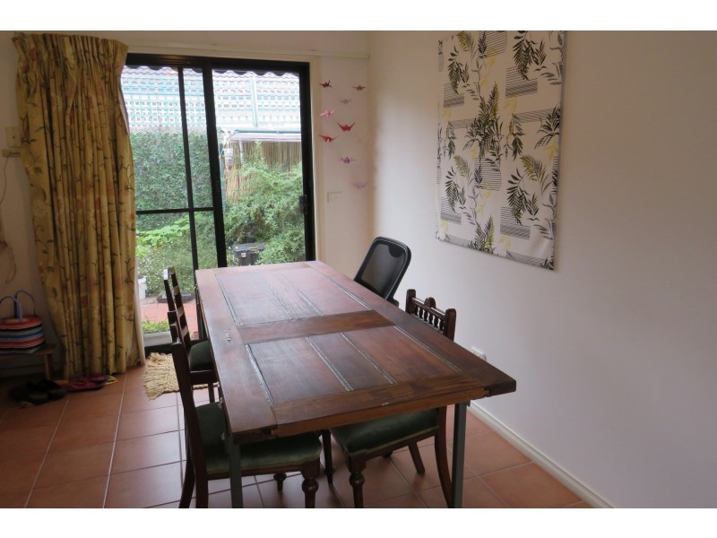 2/47 Bracken Grove, Altona VIC 3018