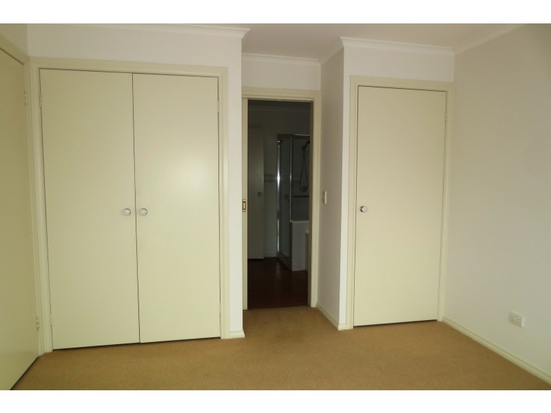 2/47 Bracken Grove, Altona VIC 3018