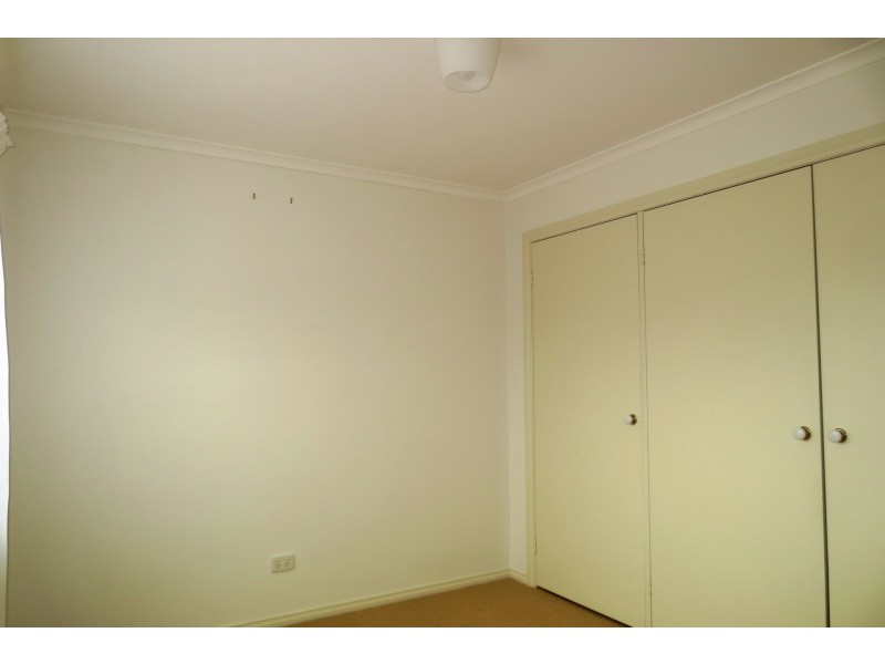 2/47 Bracken Grove, Altona VIC 3018