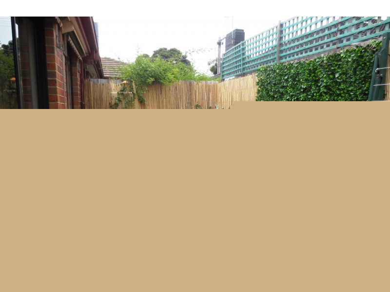 2/47 Bracken Grove, Altona VIC 3018