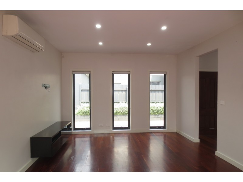 2/51 Stenhouse Avenue, Brooklyn VIC 3012