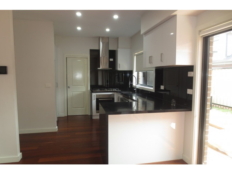 2/51 Stenhouse Avenue, Brooklyn VIC 3012