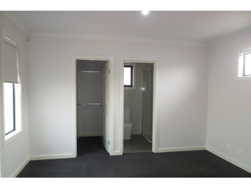 2/51 Stenhouse Avenue, Brooklyn VIC 3012