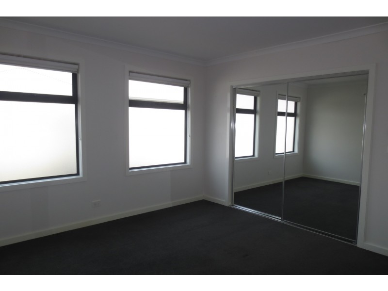 2/51 Stenhouse Avenue, Brooklyn VIC 3012