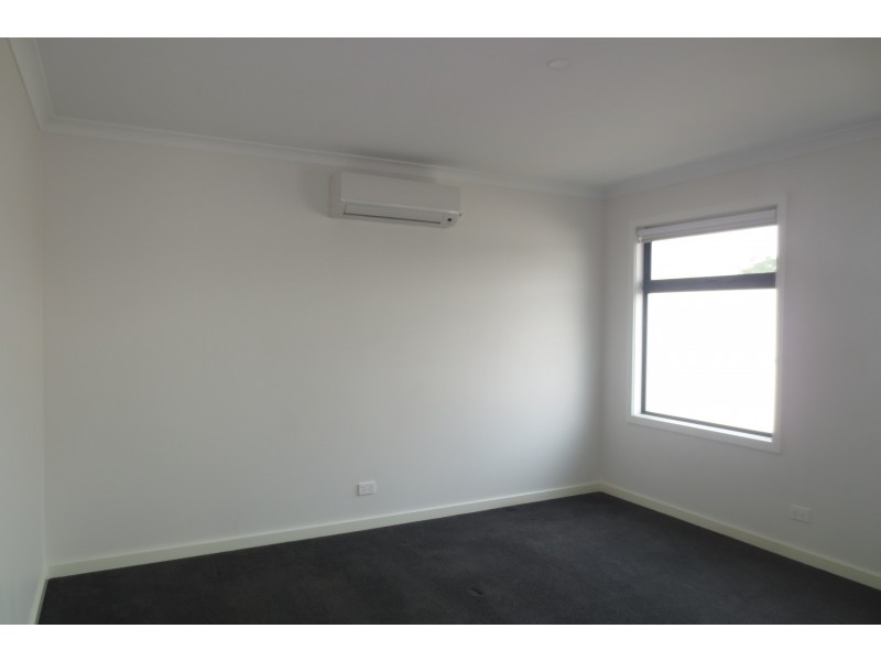 2/51 Stenhouse Avenue, Brooklyn VIC 3012