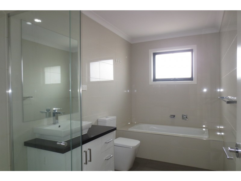 2/51 Stenhouse Avenue, Brooklyn VIC 3012