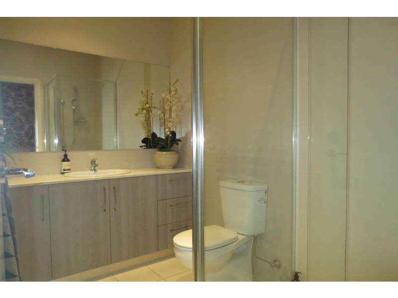 2/12 Ararat Street, Altona North VIC 3025