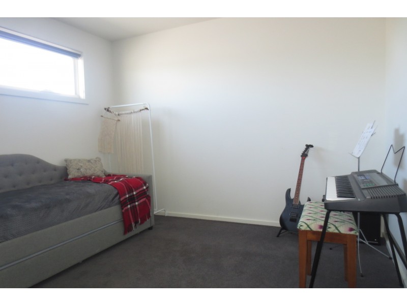 2/12 Ararat Street, Altona North VIC 3025