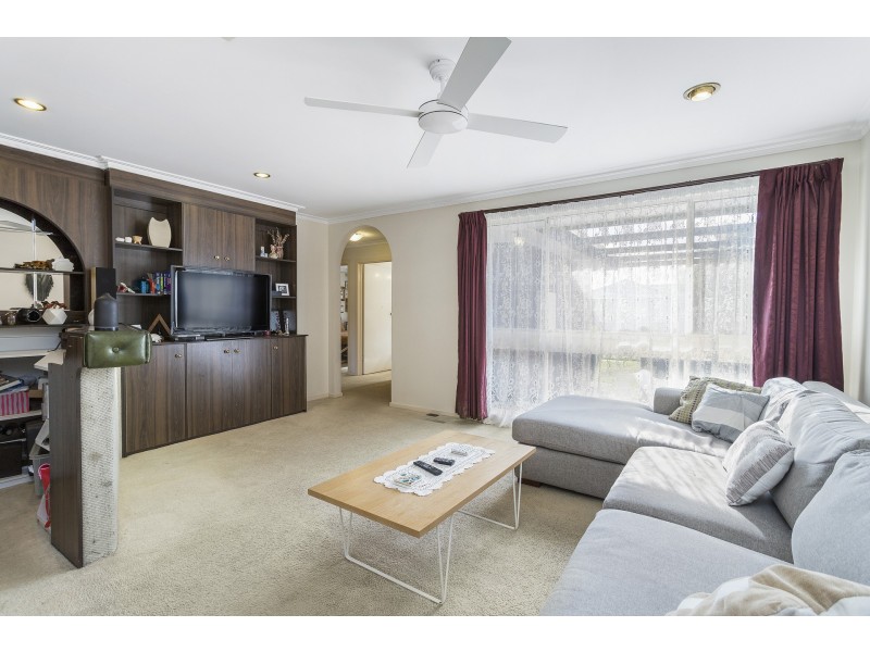 2 Scherman Drive, Altona Meadows VIC 3028