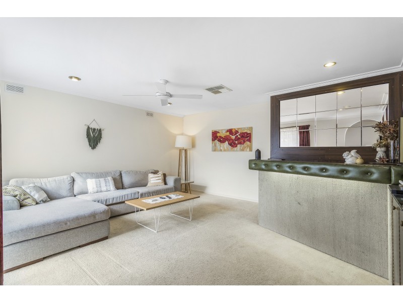 2 Scherman Drive, Altona Meadows VIC 3028