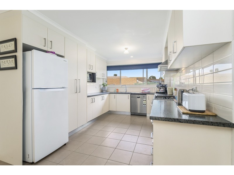 2 Scherman Drive, Altona Meadows VIC 3028