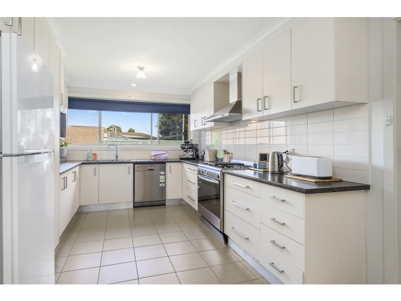 2 Scherman Drive, Altona Meadows VIC 3028