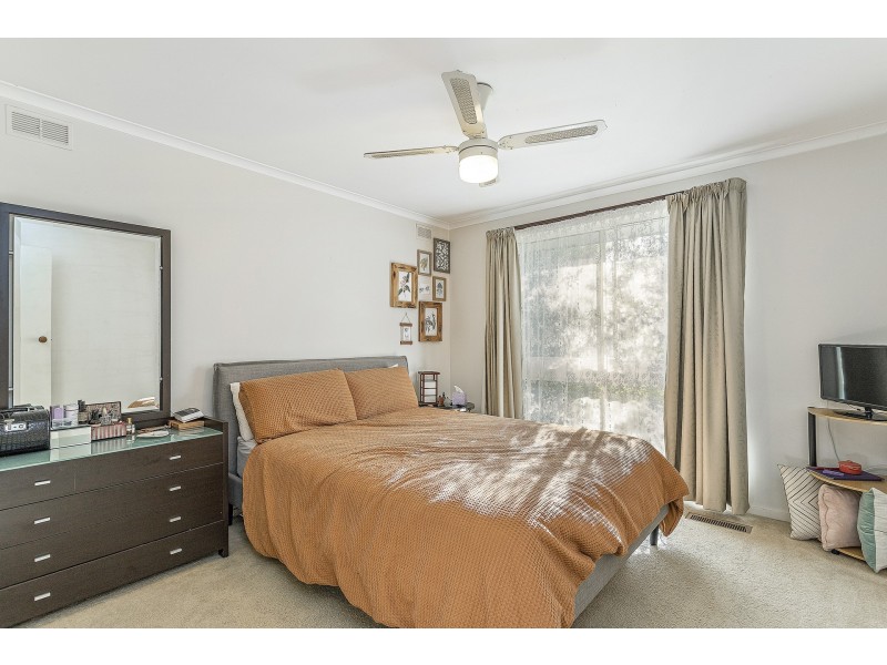 2 Scherman Drive, Altona Meadows VIC 3028