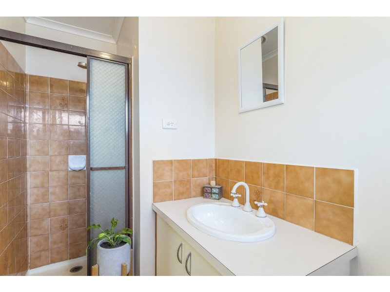 2 Scherman Drive, Altona Meadows VIC 3028