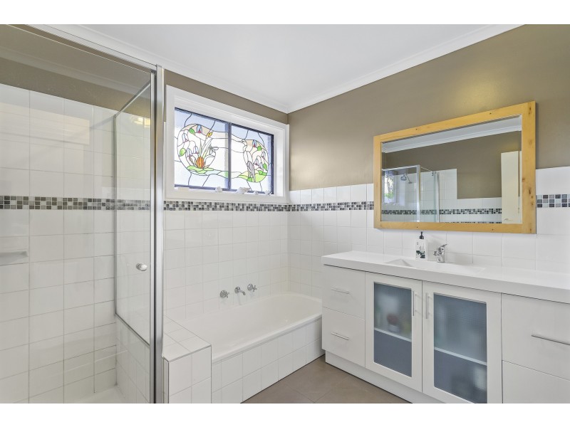 2 Scherman Drive, Altona Meadows VIC 3028