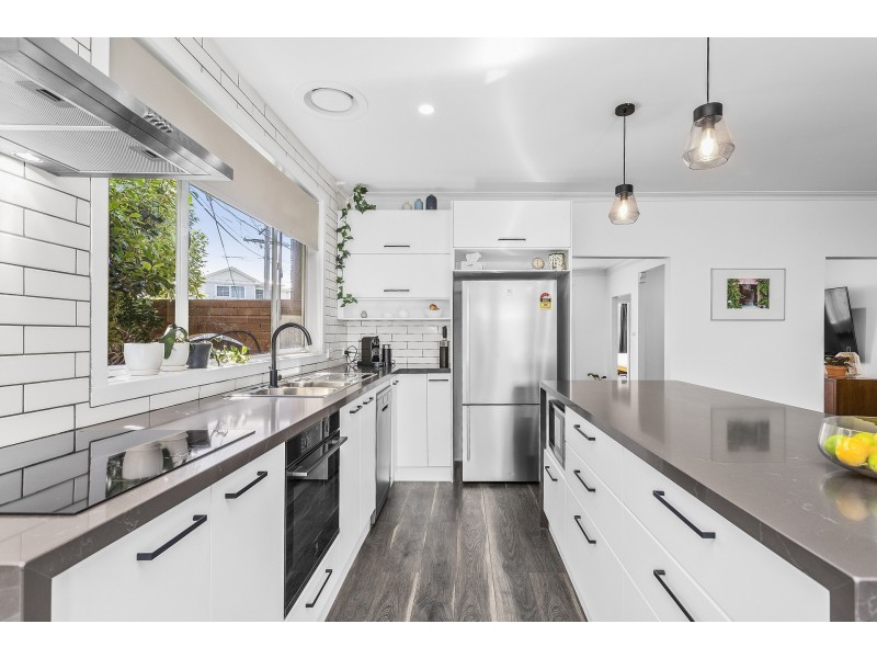 23 Dove Avenue, Altona VIC 3018