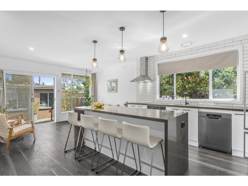 23 Dove Avenue, Altona VIC 3018