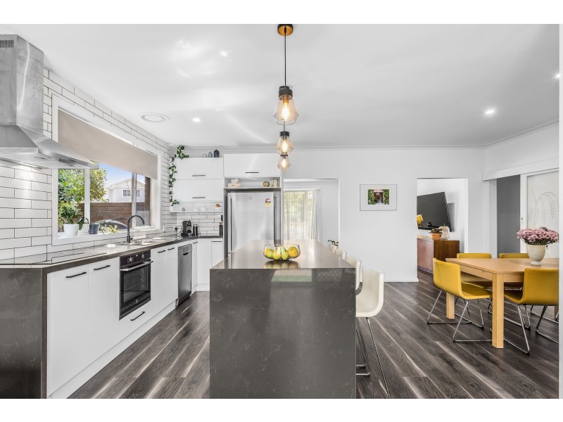 23 Dove Avenue, Altona VIC 3018