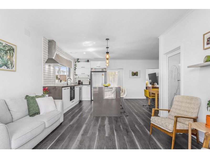 23 Dove Avenue, Altona VIC 3018