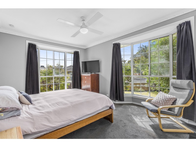 23 Dove Avenue, Altona VIC 3018