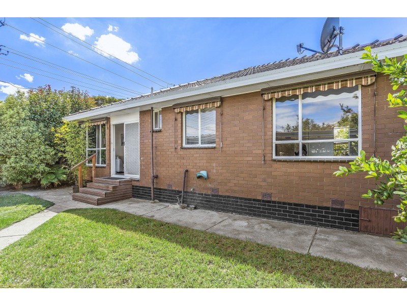 23 Dove Avenue, Altona VIC 3018