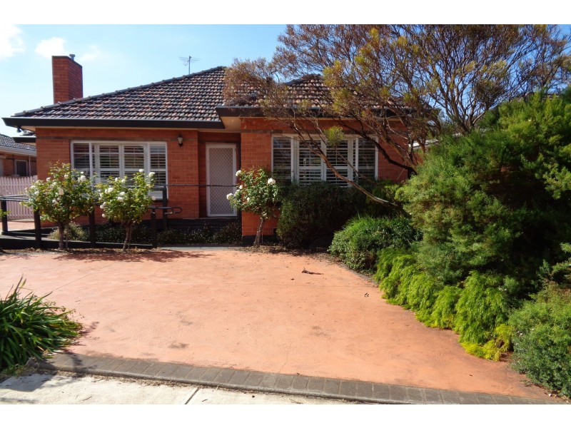 8 Cain Court, Altona VIC 3018