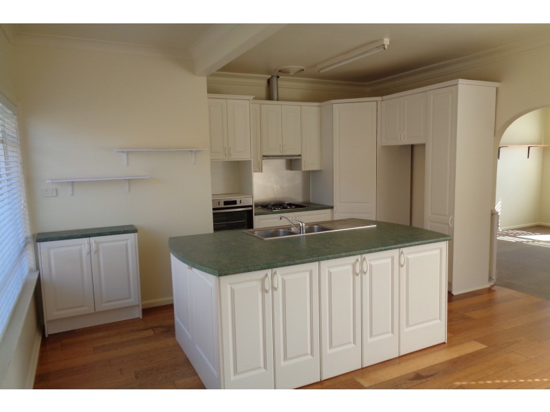 8 Cain Court, Altona VIC 3018