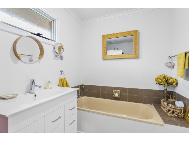 11 Watson Court, Altona VIC 3018