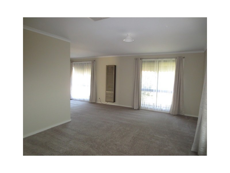 40 Rebecca Crescent, Altona Meadows VIC 3028