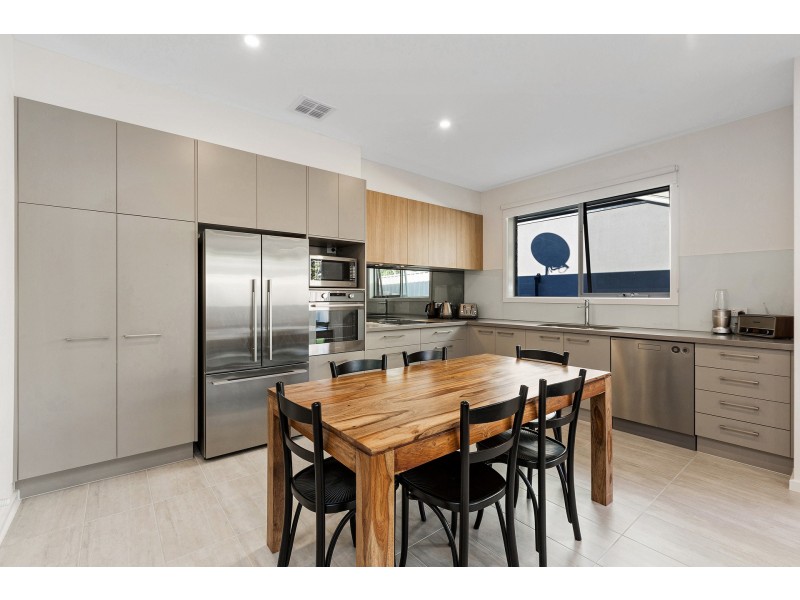 3/42 Linnet Street, Altona VIC 3018